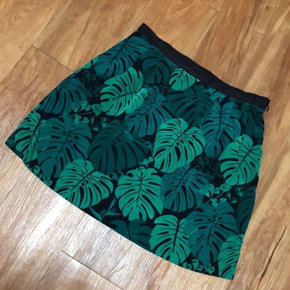 Banana Republic Green and Black Tropical Palm Print Mini Skirt Size 2